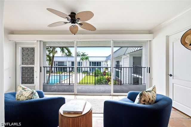 333 Harbour DR 209, Naples, FL 34103