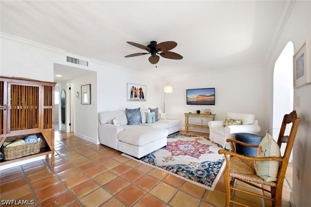333 Harbour DR 209, Naples, FL 34103
