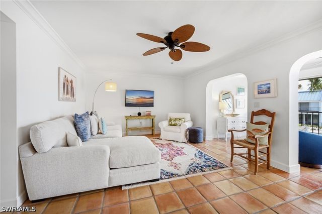 333 Harbour DR 209, Naples, FL 34103