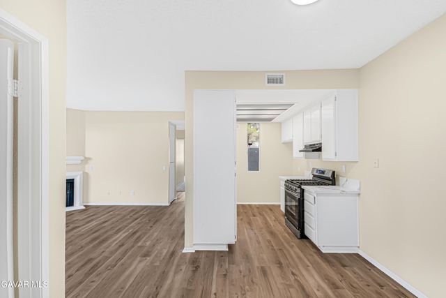 2805 W Avenue K 12 Apt 143, Lancaster, CA 93536