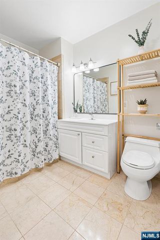 323 Willow Street 2i, Teaneck, NJ 07666