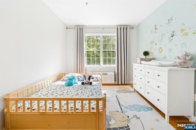 323 Willow Street 2i, Teaneck, NJ 07666