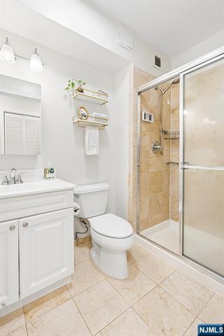 323 Willow Street 2i, Teaneck, NJ 07666
