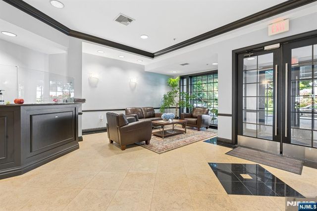 323 Willow Street 2i, Teaneck, NJ 07666
