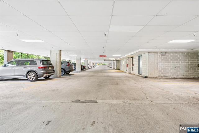323 Willow Street 2i, Teaneck, NJ 07666
