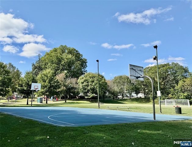 323 Willow Street 2i, Teaneck, NJ 07666