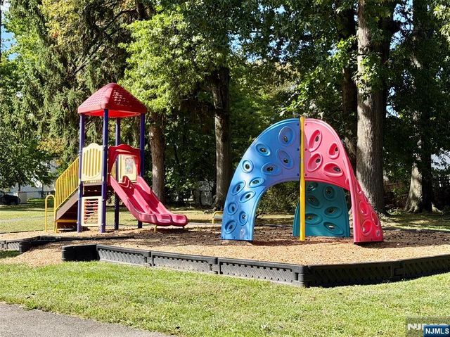 323 Willow Street 2i, Teaneck, NJ 07666