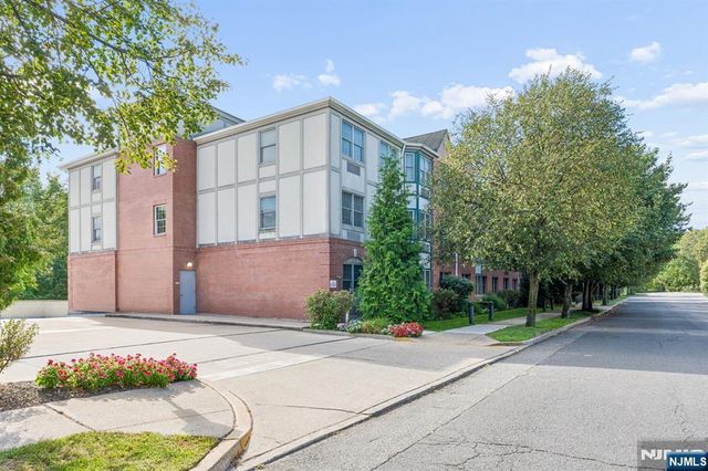323 Willow Street 2i, Teaneck, NJ 07666