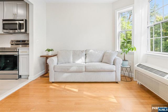 323 Willow Street 2i, Teaneck, NJ 07666