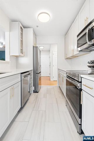 323 Willow Street 2i, Teaneck, NJ 07666