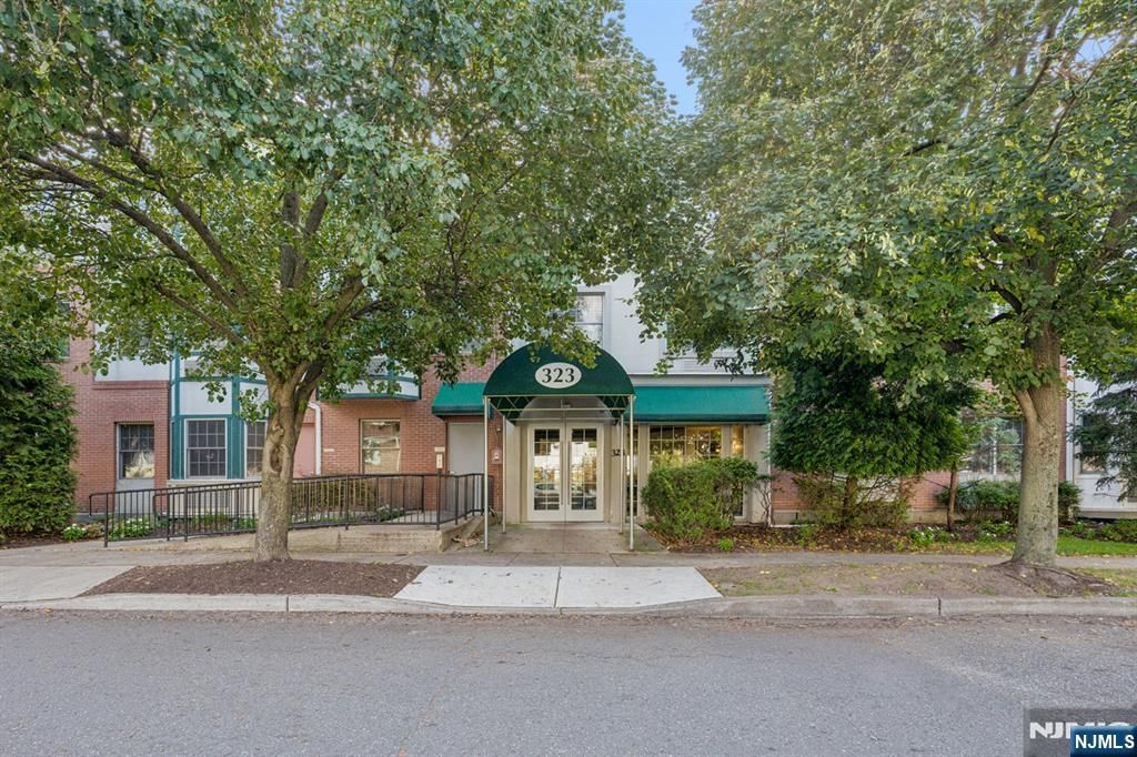 323 Willow Street 2i, Teaneck, NJ 07666
