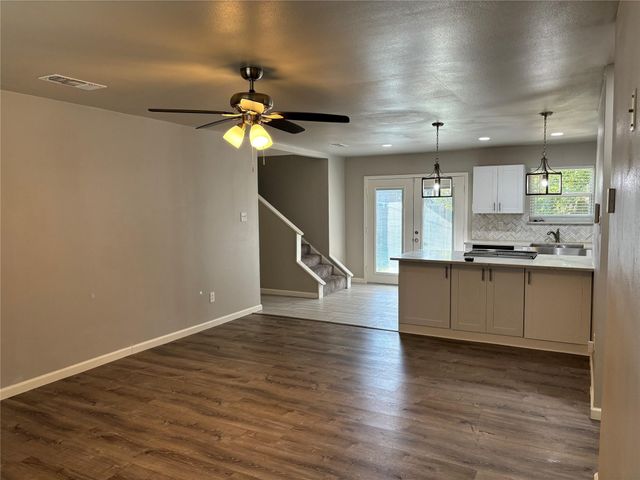 4200 Oak Country Drive, Arlington, TX 76017