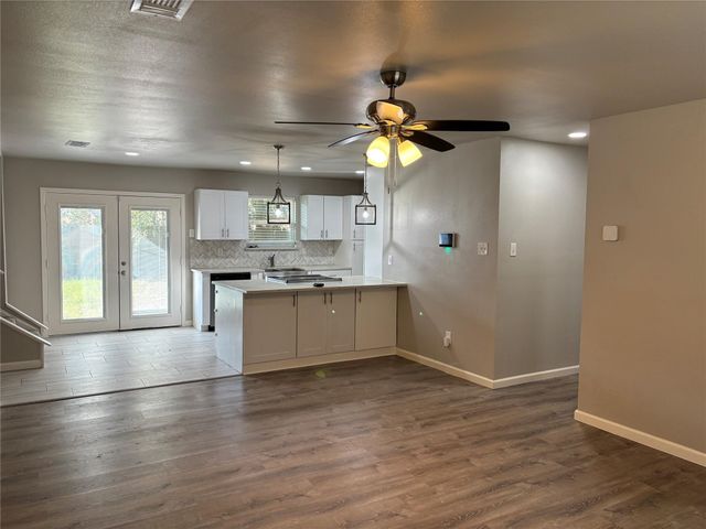 4200 Oak Country Drive, Arlington, TX 76017