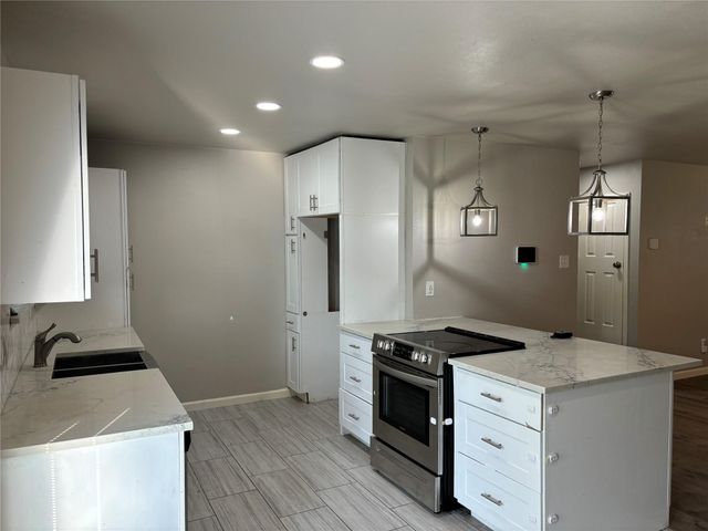 4200 Oak Country Drive, Arlington, TX 76017