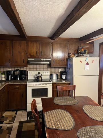 5 Eagleton Drive, Windsor, CT 06095