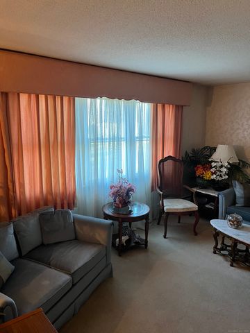 5 Eagleton Drive, Windsor, CT 06095