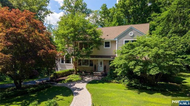 66 Glasgow Terrace, Mahwah, NJ 07430