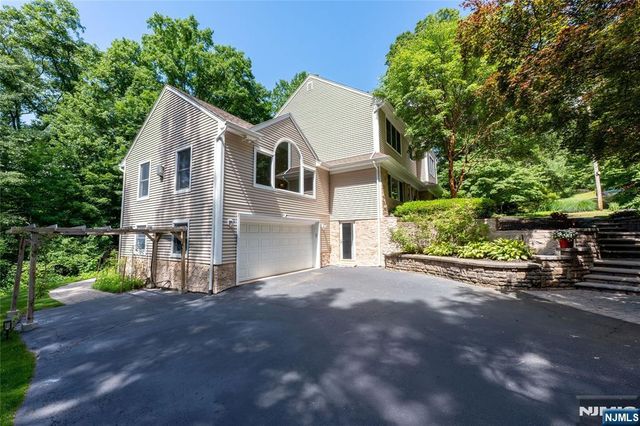 66 Glasgow Terrace, Mahwah, NJ 07430