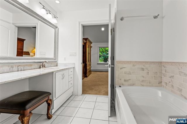 66 Glasgow Terrace, Mahwah, NJ 07430