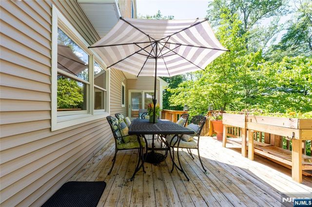 66 Glasgow Terrace, Mahwah, NJ 07430