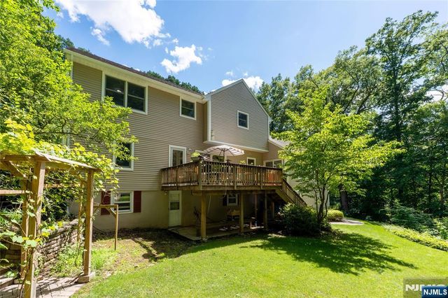 66 Glasgow Terrace, Mahwah, NJ 07430