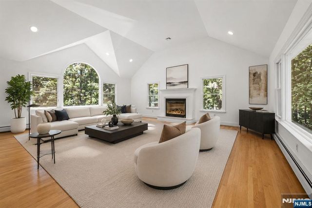 66 Glasgow Terrace, Mahwah, NJ 07430