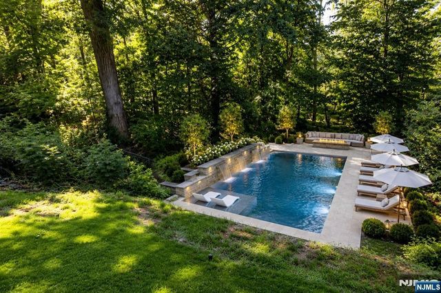 66 Glasgow Terrace, Mahwah, NJ 07430