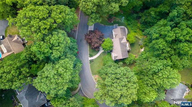 66 Glasgow Terrace, Mahwah, NJ 07430