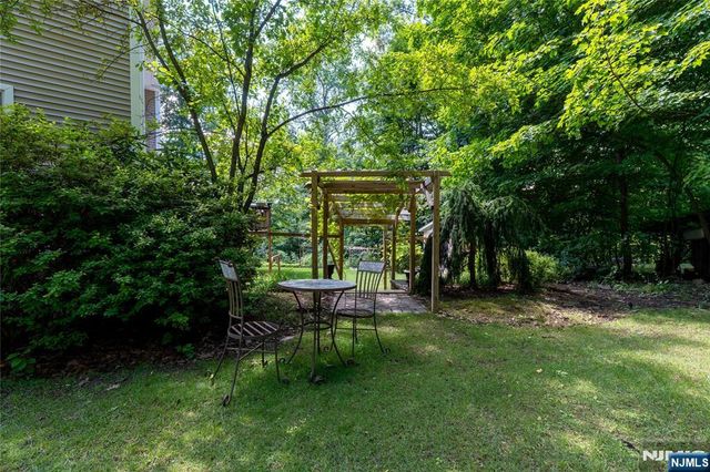 66 Glasgow Terrace, Mahwah, NJ 07430