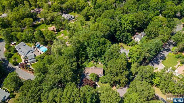 66 Glasgow Terrace, Mahwah, NJ 07430