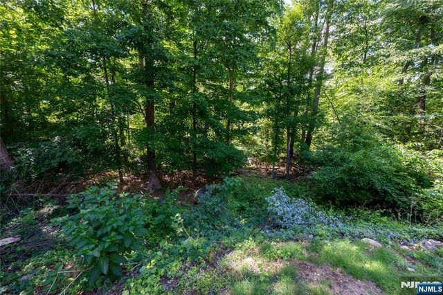 66 Glasgow Terrace, Mahwah, NJ 07430