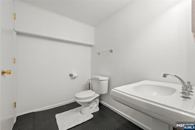 66 Glasgow Terrace, Mahwah, NJ 07430
