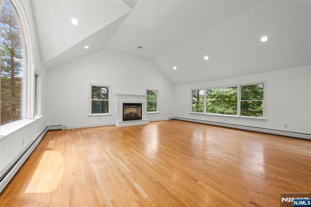66 Glasgow Terrace, Mahwah, NJ 07430