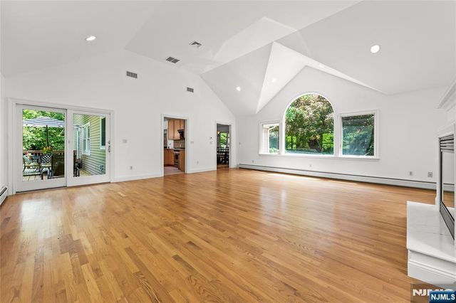 66 Glasgow Terrace, Mahwah, NJ 07430