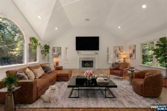 66 Glasgow Terrace, Mahwah, NJ 07430