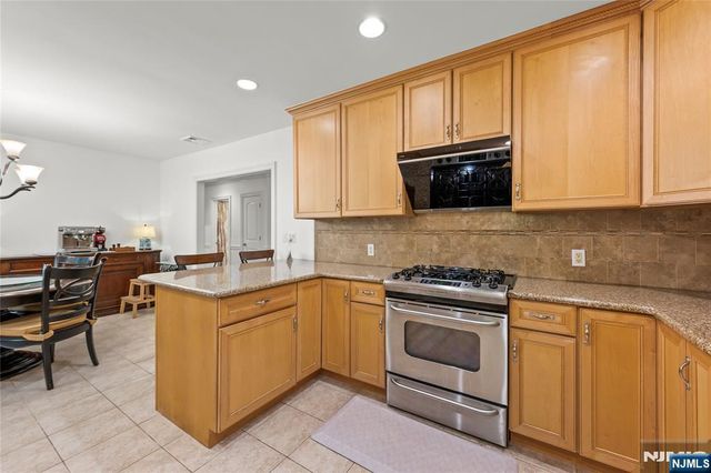 66 Glasgow Terrace, Mahwah, NJ 07430