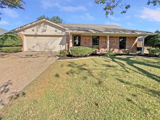 1209 Stonelake Drive, Cleburne, TX 76033