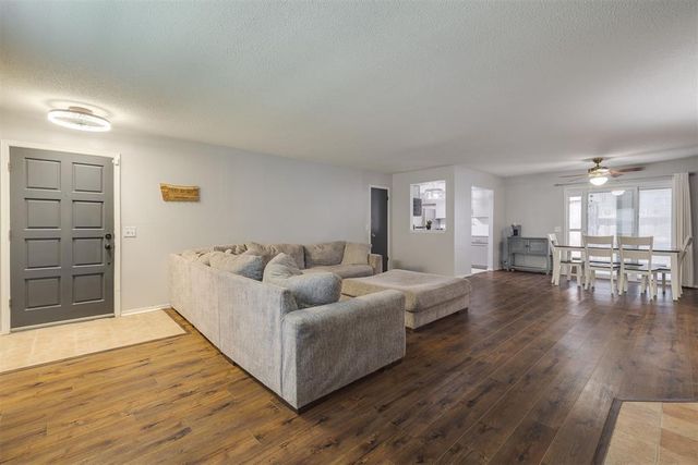 11325 N May Avenue D, Edmond, OK 73120