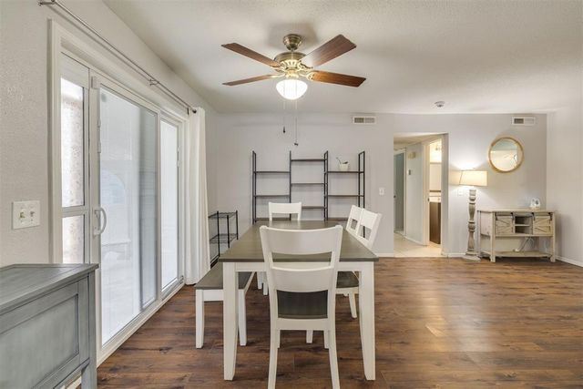 11325 N May Avenue D, Edmond, OK 73120