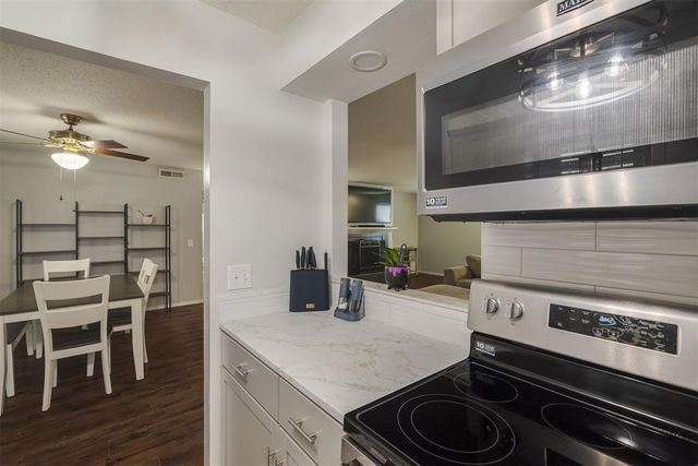 11325 N May Avenue D, Edmond, OK 73120