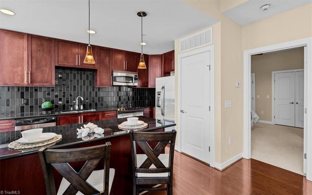 201 Elm Street N 1406, Greensboro, NC 27401