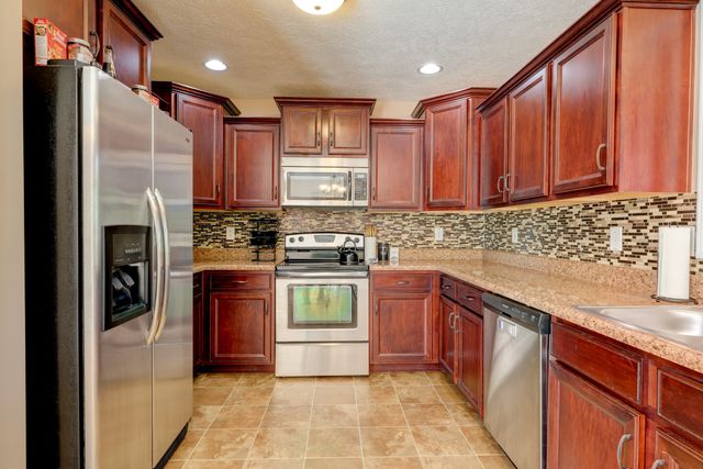 3747 Fox Hole Dr, Clarksville, TN 37040