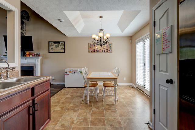 3747 Fox Hole Dr, Clarksville, TN 37040