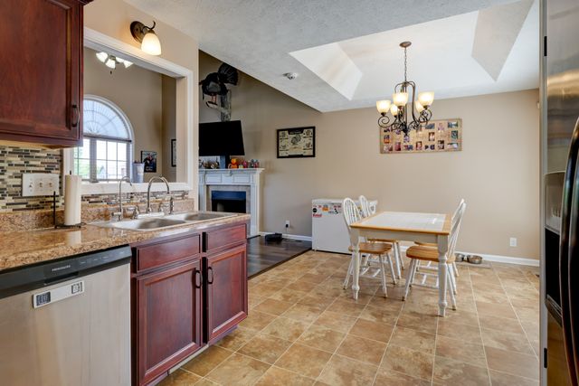 3747 Fox Hole Dr, Clarksville, TN 37040