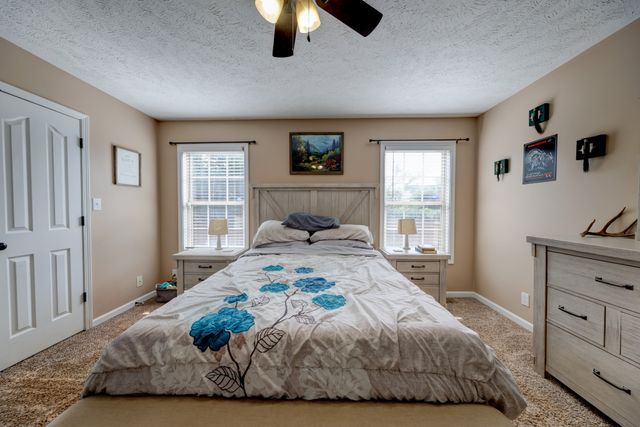 3747 Fox Hole Dr, Clarksville, TN 37040