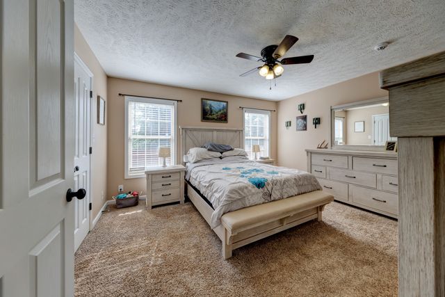3747 Fox Hole Dr, Clarksville, TN 37040