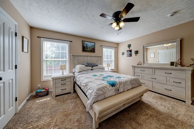 3747 Fox Hole Dr, Clarksville, TN 37040