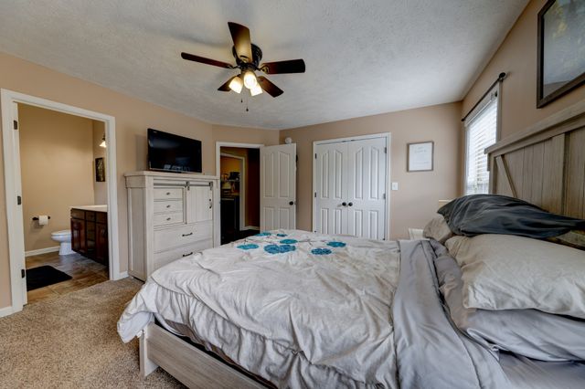 3747 Fox Hole Dr, Clarksville, TN 37040