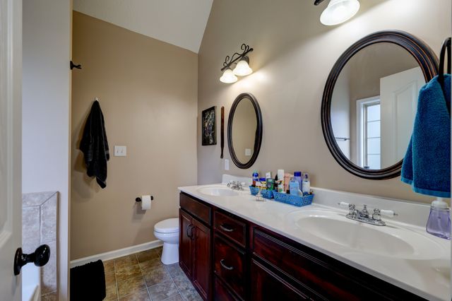 3747 Fox Hole Dr, Clarksville, TN 37040