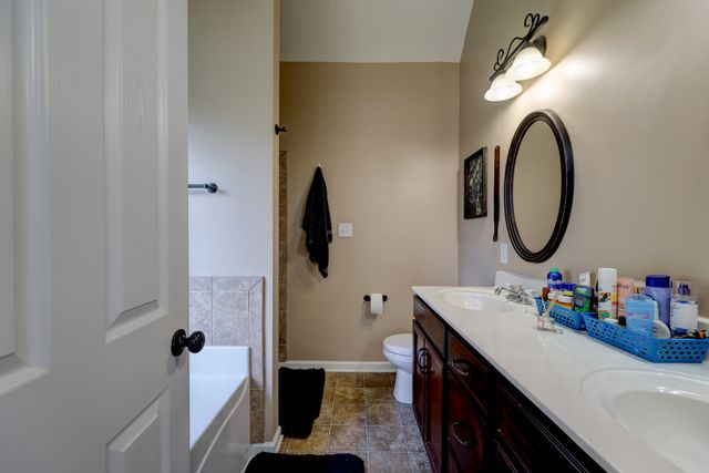 3747 Fox Hole Dr, Clarksville, TN 37040